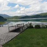 Villa Lake *