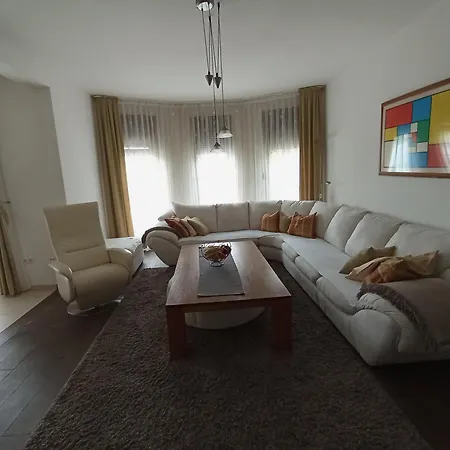 Villa Lake Villa *