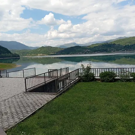 Villa Lake *